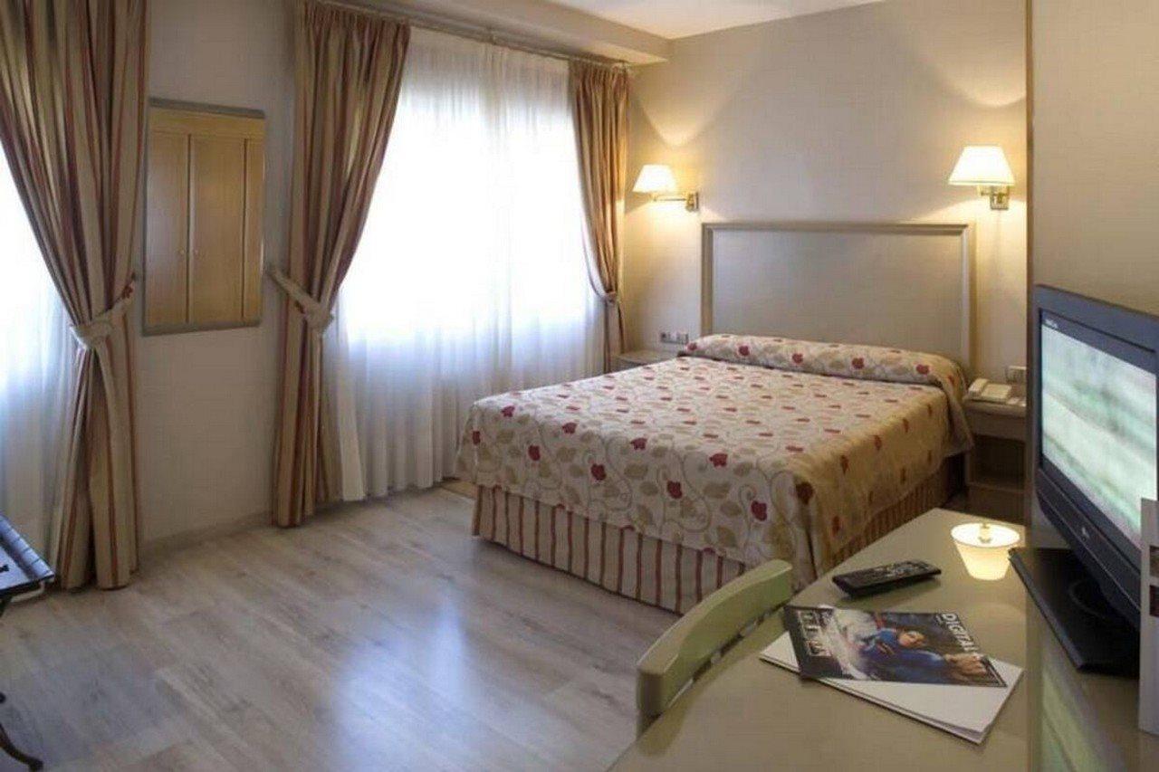 Crisol Almirante Bonifaz Hotel Burgos Ngoại thất bức ảnh