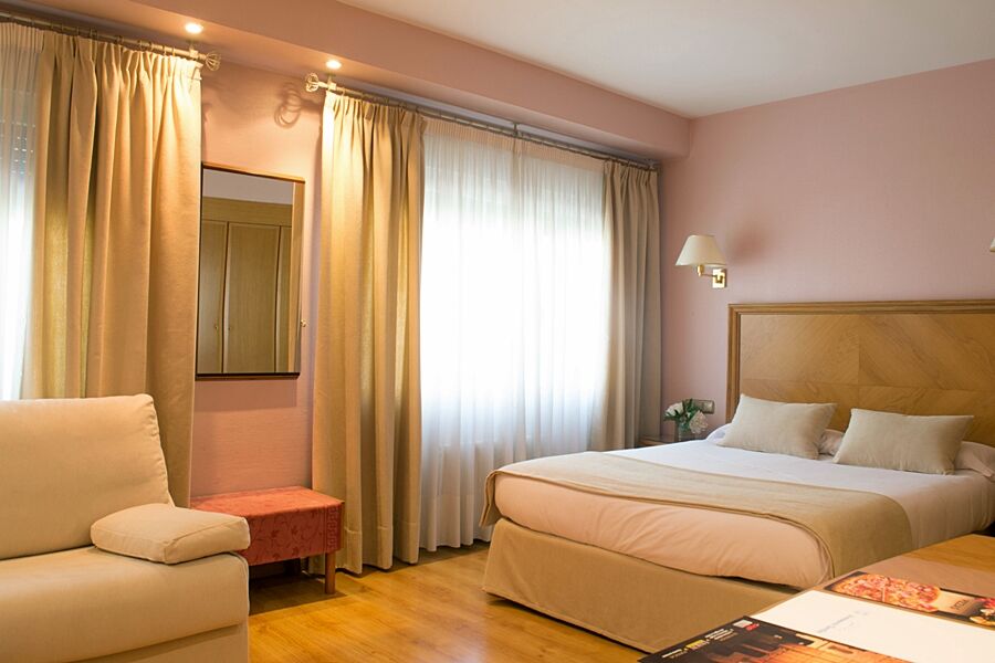 Crisol Almirante Bonifaz Hotel Burgos Ngoại thất bức ảnh