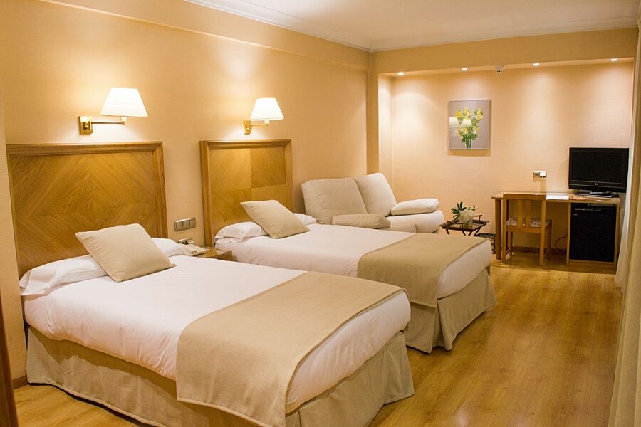 Crisol Almirante Bonifaz Hotel Burgos Ngoại thất bức ảnh